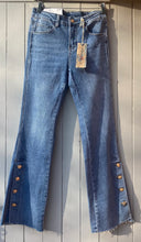 Load image into Gallery viewer, Buttoned Bootcut Melly&amp;Co Denims
