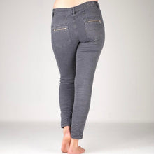 Load image into Gallery viewer, Melly&amp;Co Jeans
