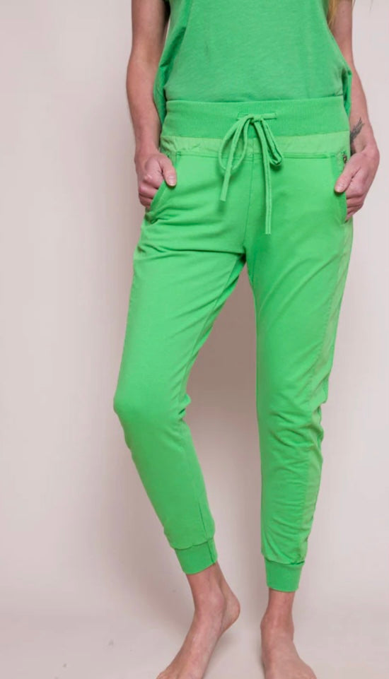 The Ultimate Jogger - Green